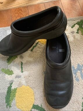 Merrell Black Slip-On Clogs
